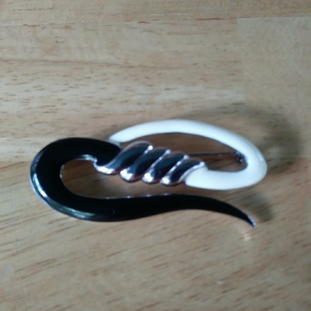 2 for 20/ Enamel Wear Fashion brooch/pin.
